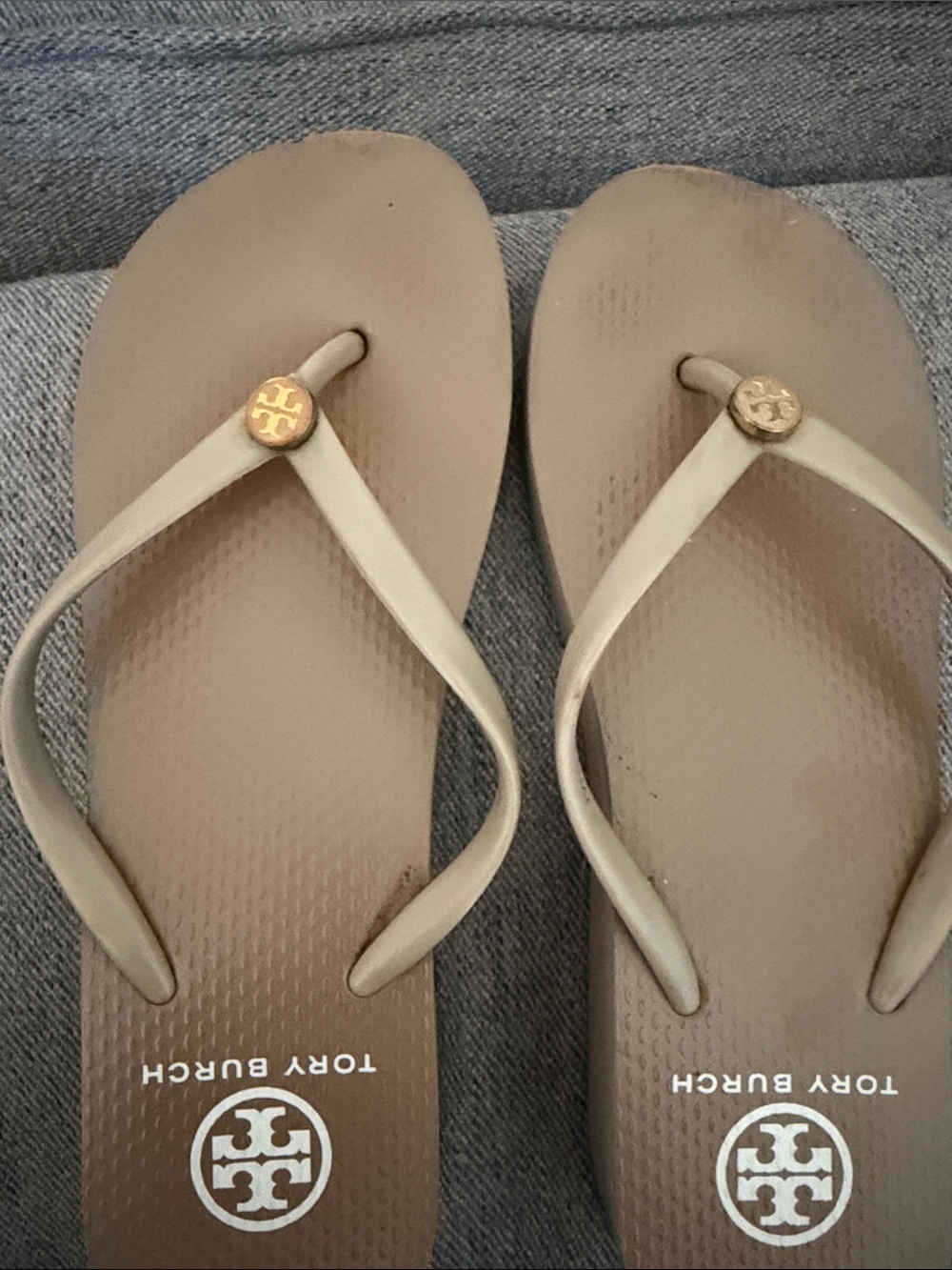 Tory Burch Beige Brown Logo Flip Flops - Picture 3 of 3